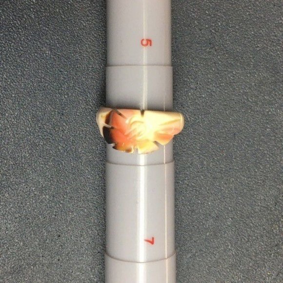 Carved Flower Ring Sz 6 Acrylic Earth Tones Cream Brown Black Retro BoHo Hippie - Picture 3 of 6